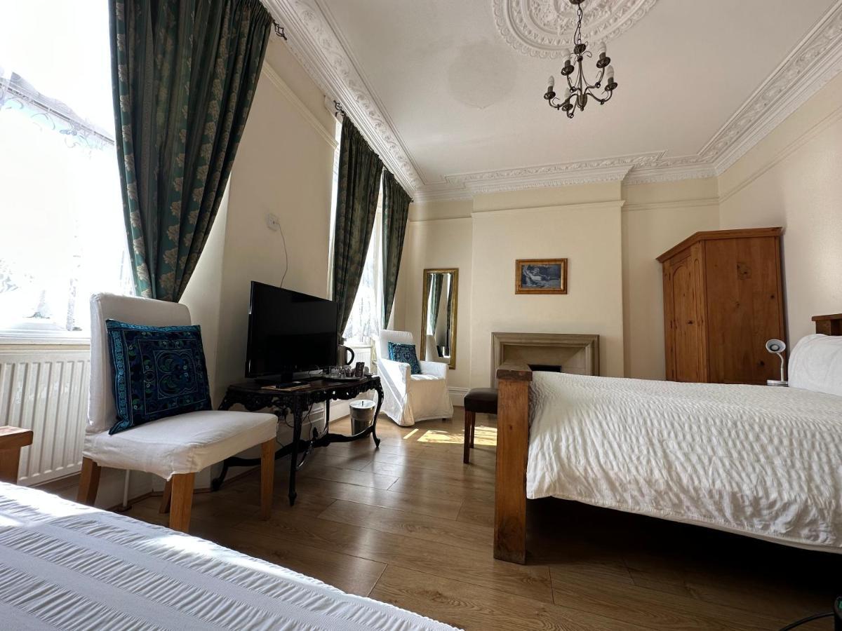 Bed & Breakfast Manor *