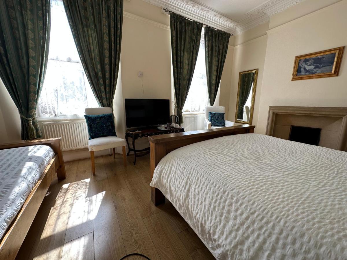Manor *